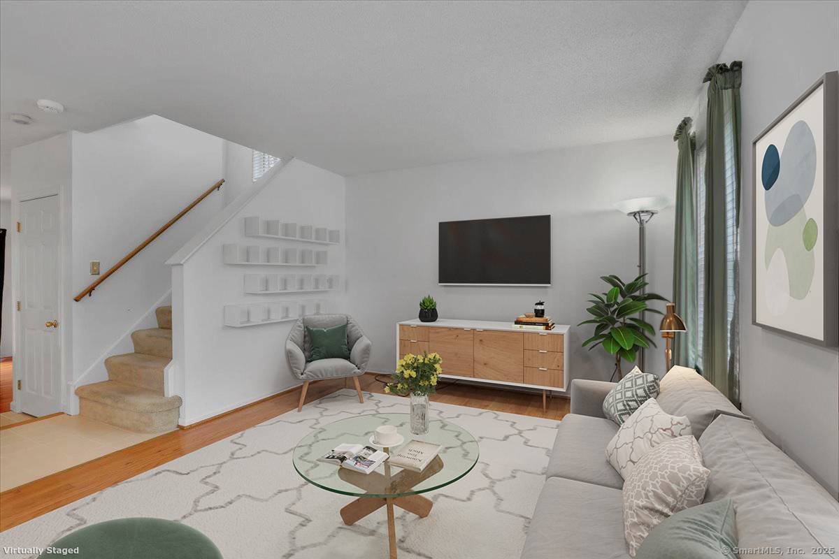 Middletown, CT 06457,20 Mulberry Lane