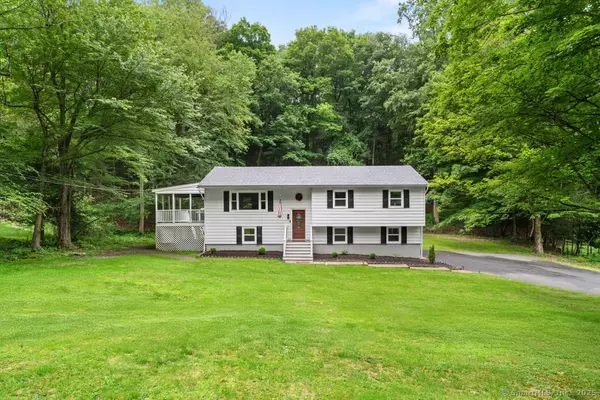 Newtown, CT 06482,17 Valley Field Road South