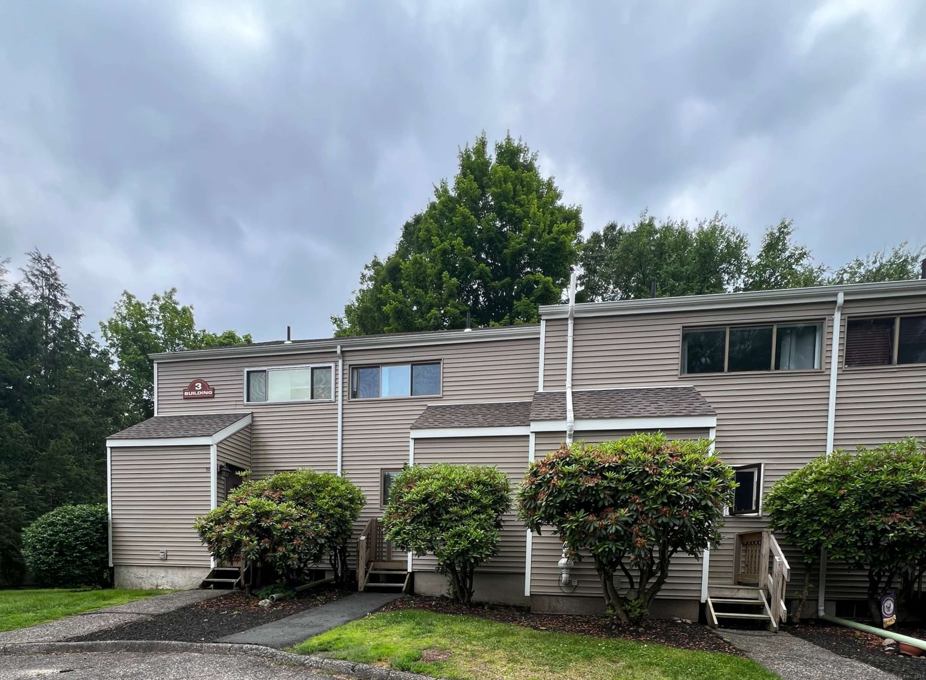 51 Brook Street #APT 3C, Naugatuck, CT 06770