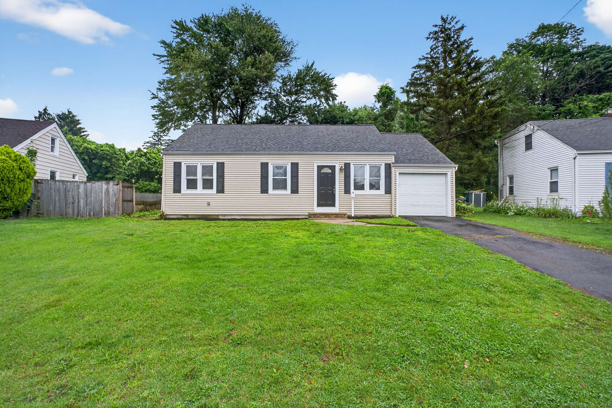 6 Crescent Drive, Danbury, CT 06810