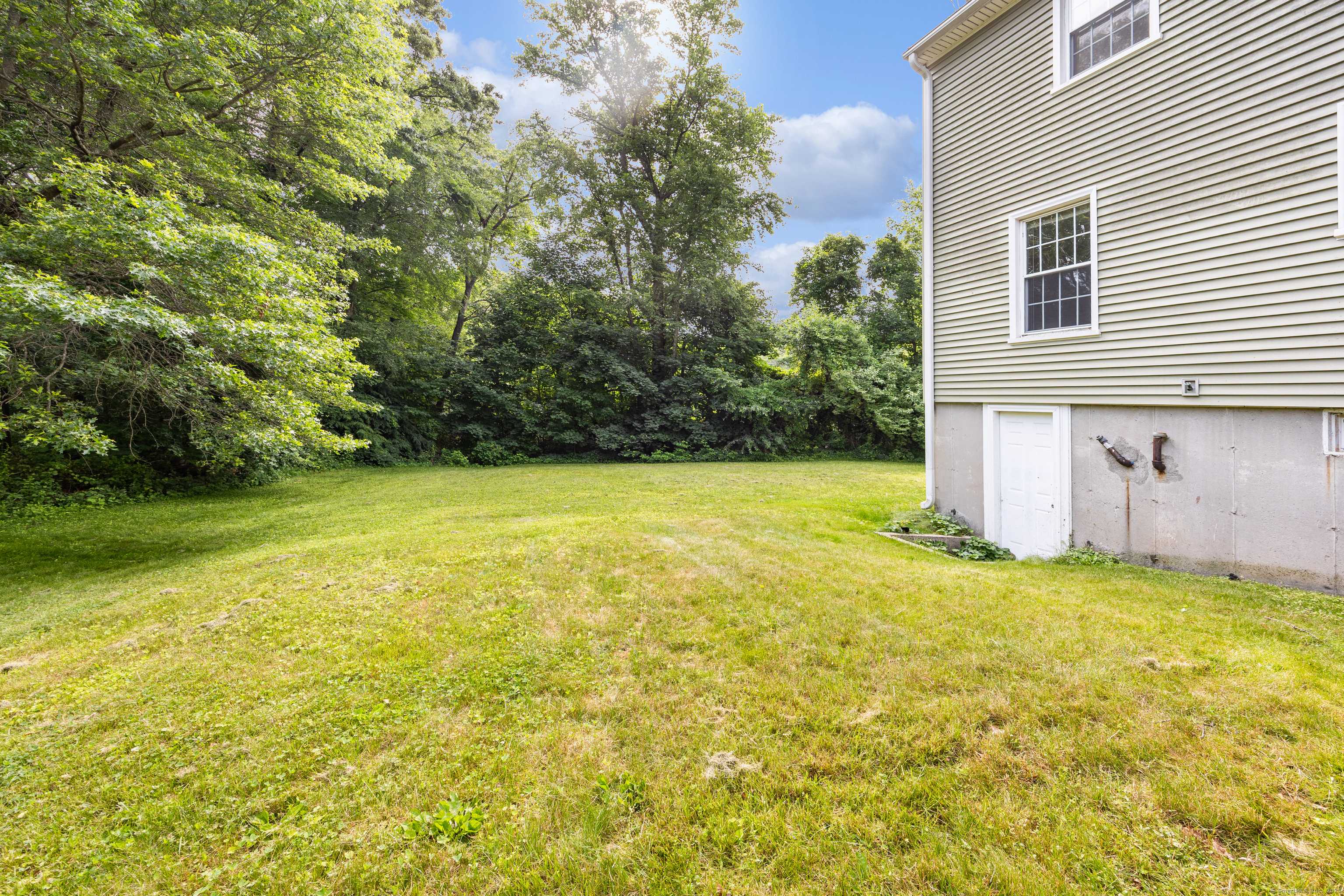 Hamden, CT 06514,1 Brook Hill Road
