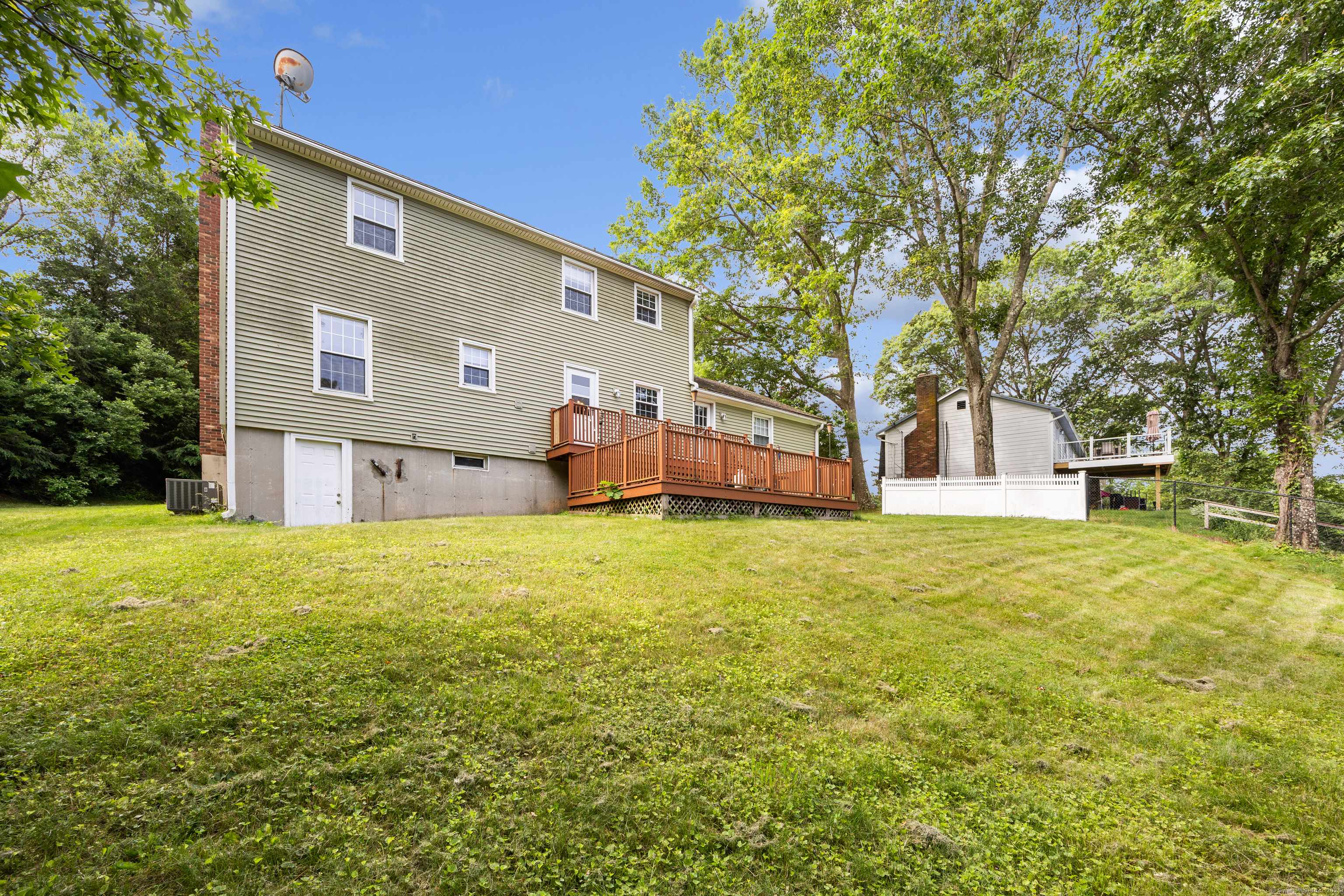 Hamden, CT 06514,1 Brook Hill Road