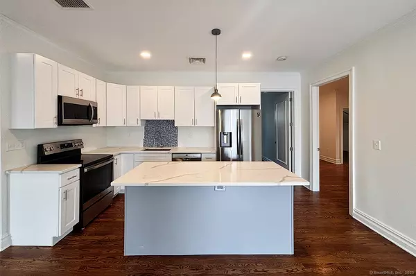 Fairfield, CT 06824,1125 Post Road #2B