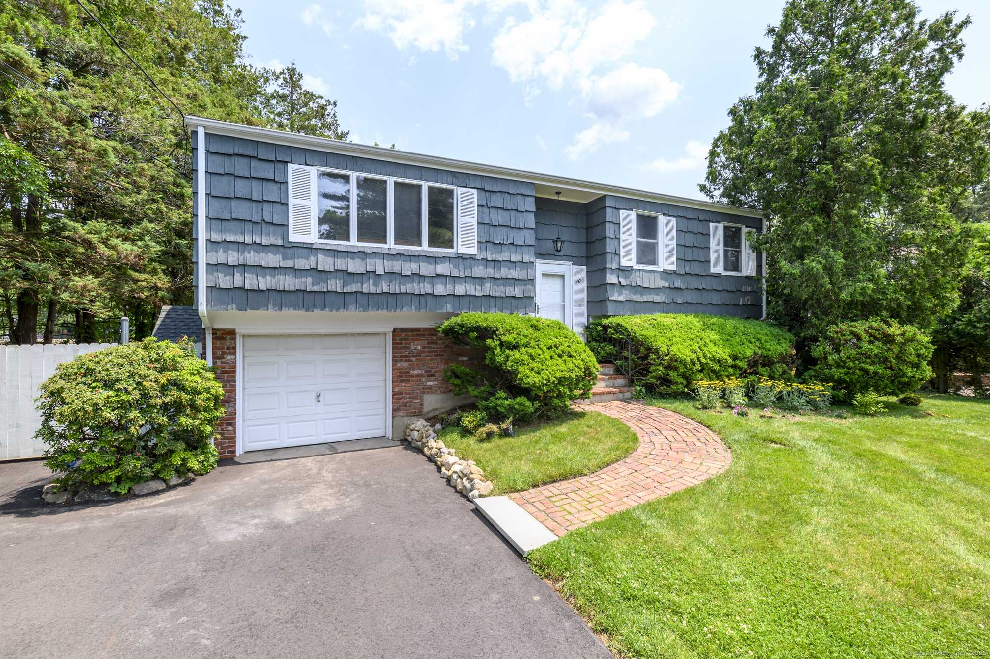 10 Stanwick Place, Stamford, CT 06905