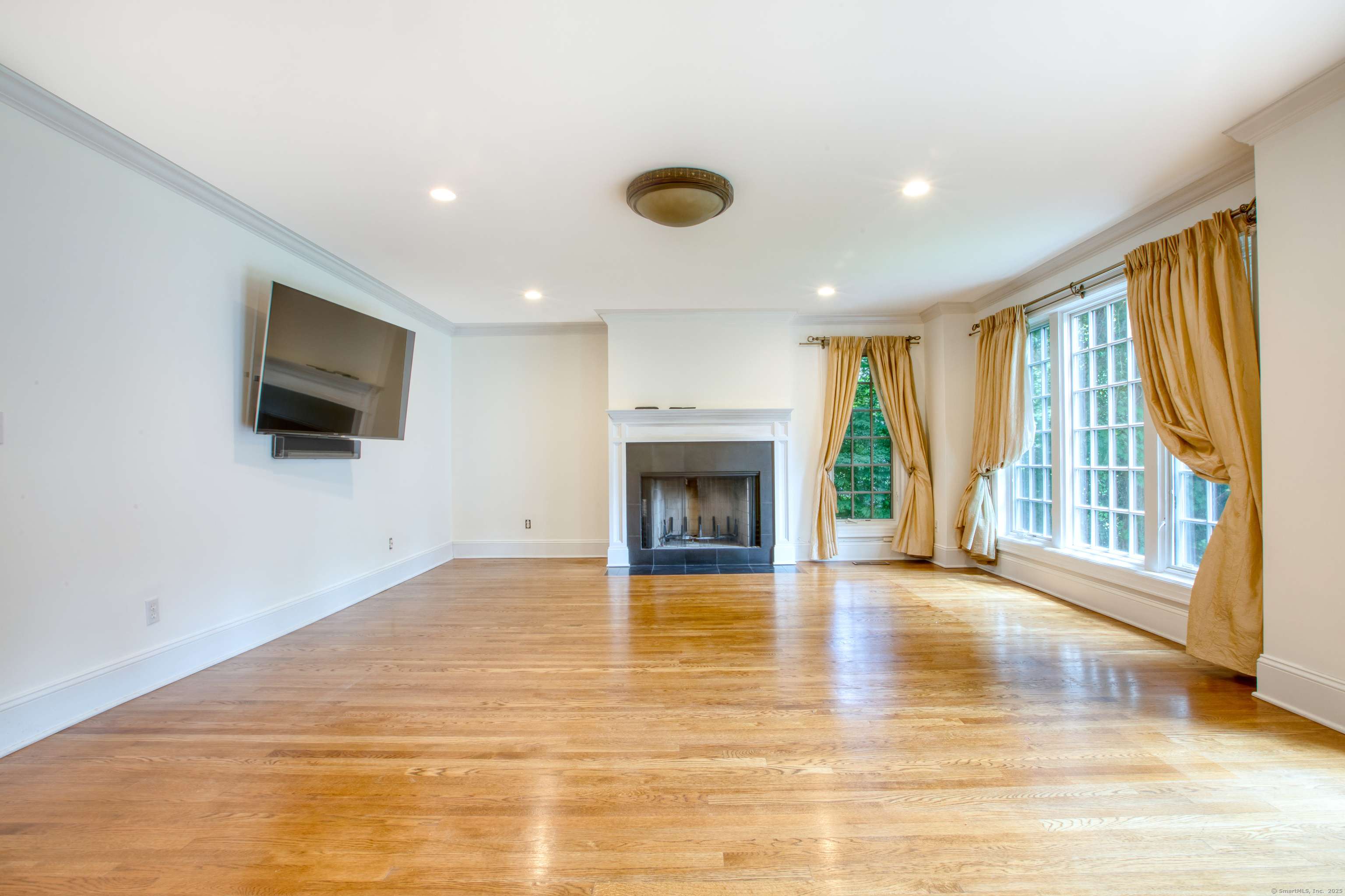 Greenwich, CT 06878,28 Terrace Avenue