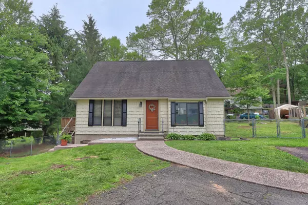 24 Cadbury Place, Naugatuck, CT 06770