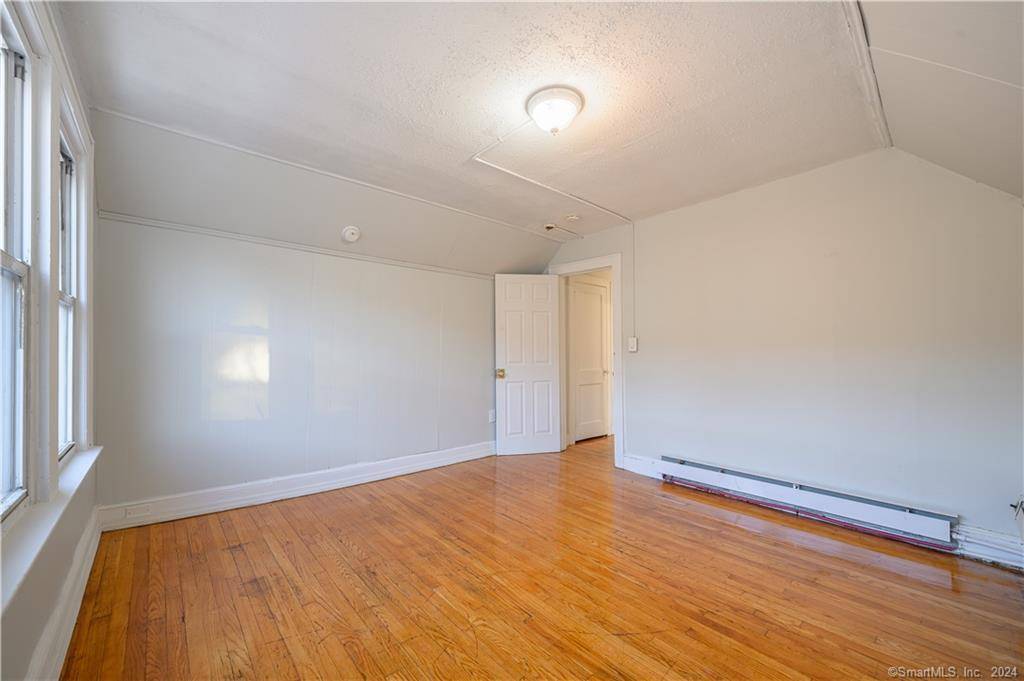 Waterbury, CT 06710,49 Johnson Street #3