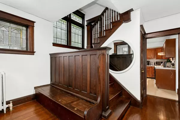 Stamford, CT 06902,71 Lindale Street