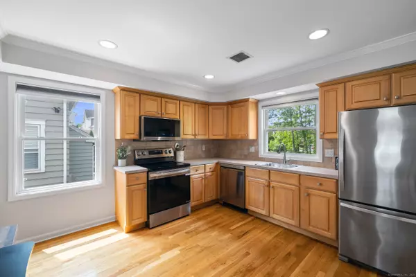 Norwalk, CT 06854,17 Glenwood Avenue