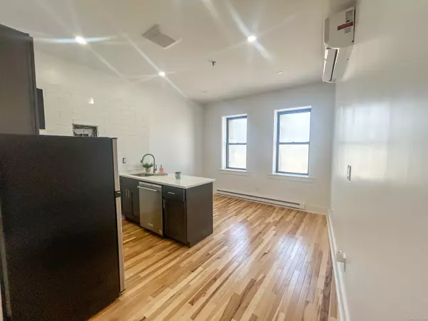 209 Bank Street #204, New London, CT 06320