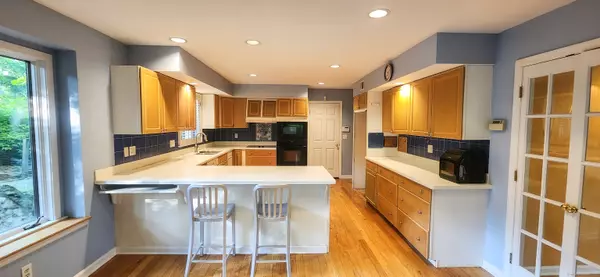 Stamford, CT 06903,518 Woodbine Road