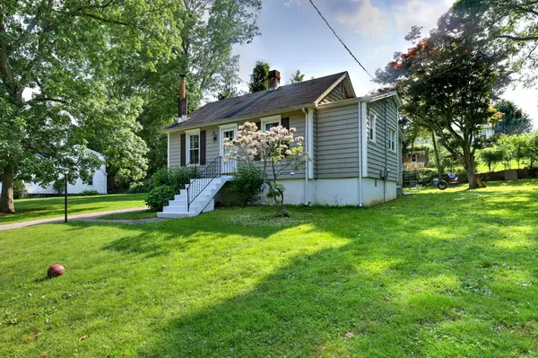 Orange, CT 06477,818 Alling Road