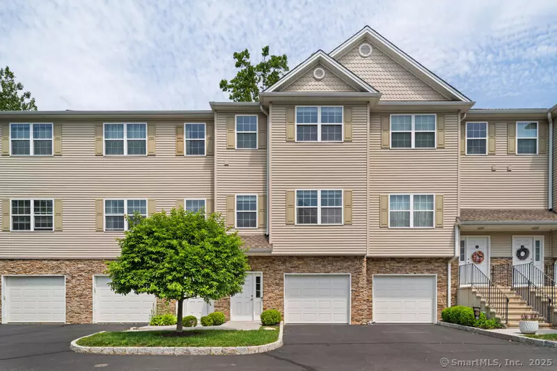3 Riverview Court #3, Brookfield, CT 06804