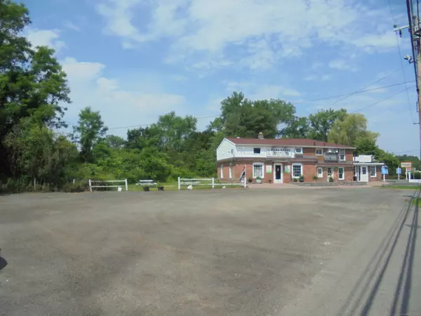 Farmington, CT 06032,979 Farmington Avenue