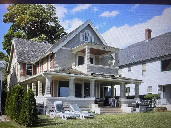3 Crescent Bluff Avenue, Branford, CT 06405