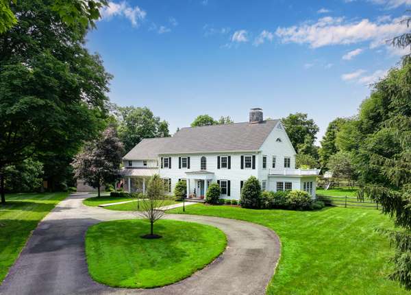 1615 Cross Highway, Fairfield, CT 06824