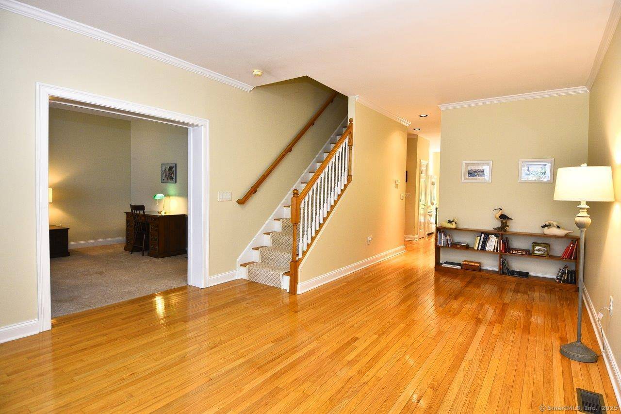 Groton, CT 06355,375 Allyn Street #A4
