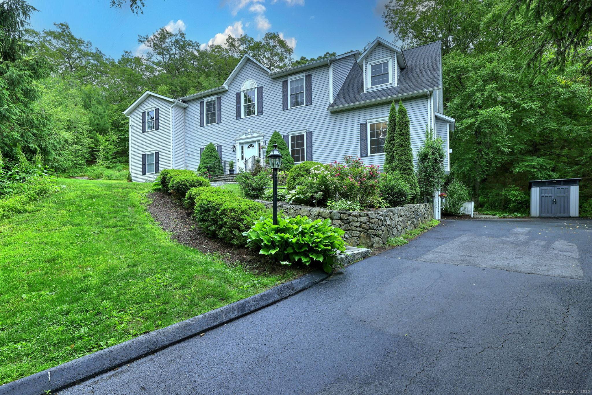 2 Abbey Lane, Newtown, CT 06470