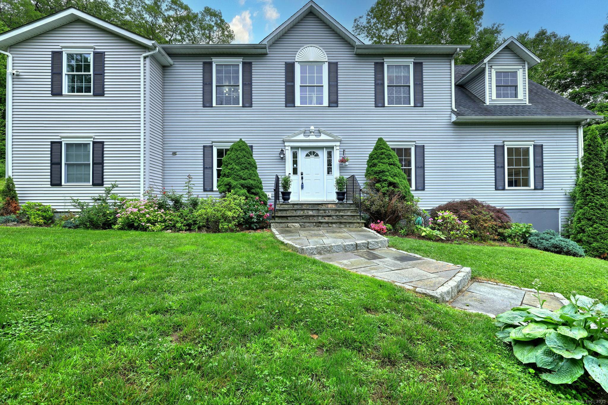 Newtown, CT 06470,2 Abbey Lane