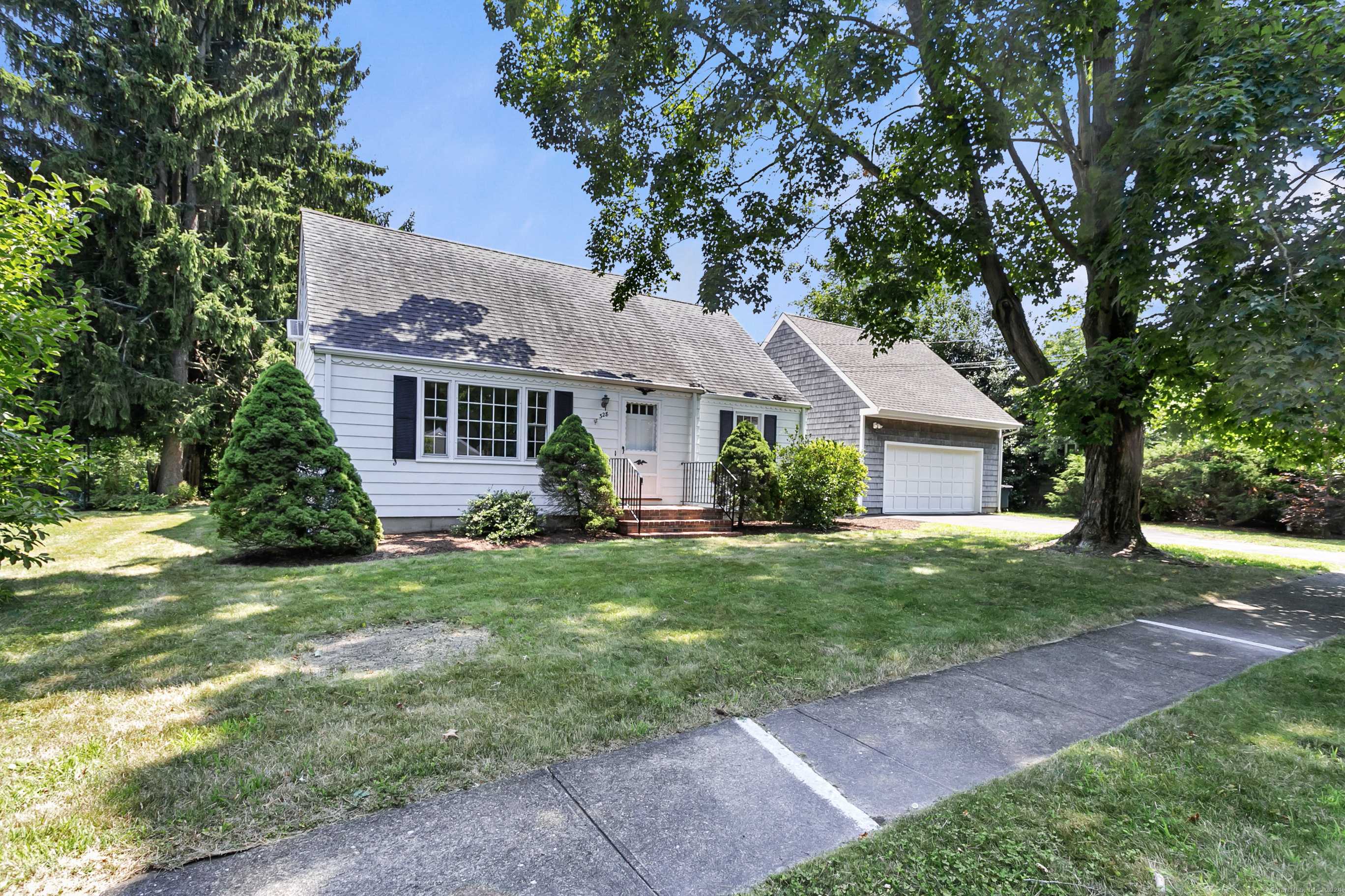 328 Alma Drive, Fairfield, CT 06824