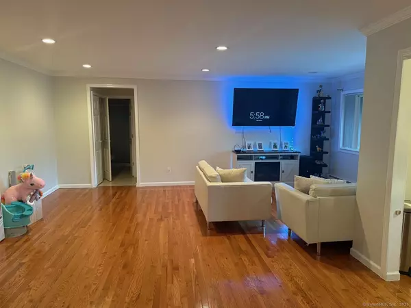 Bridgeport, CT 06606,333 Vincellette Street #109