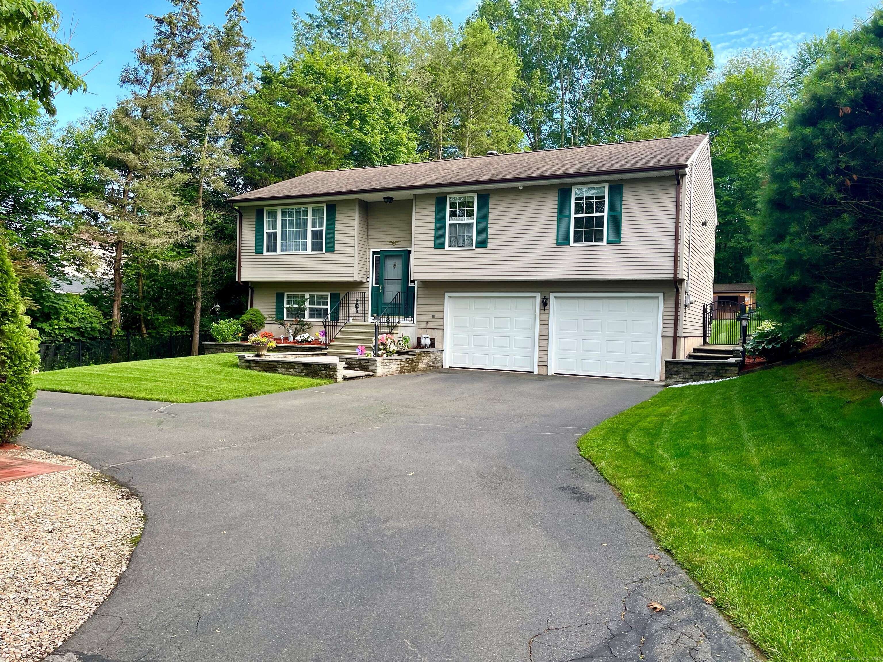 168 Cooper Lane, Hamden, CT 06514
