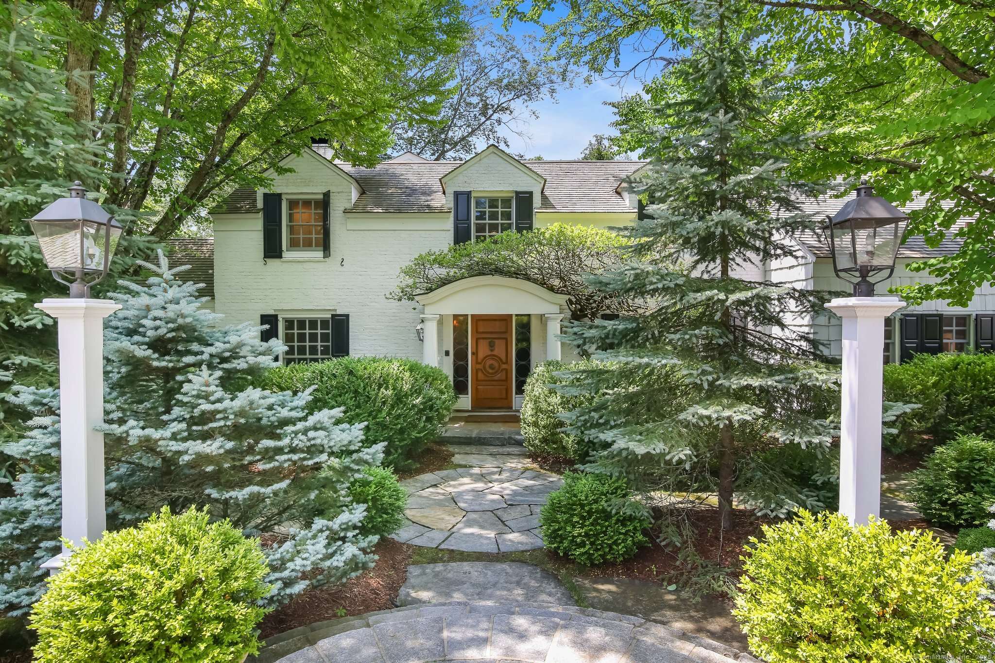 39 Louises Lane, New Canaan, CT 06840