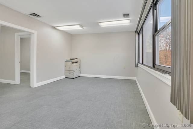 325 Chamberlain Highway #8, Meriden, CT 06451