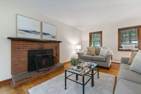 Essex, CT 06442,19 Bushy Hill Road