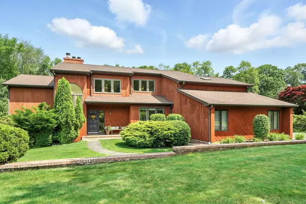 15 Woodridge Lane, New Fairfield, CT 06812