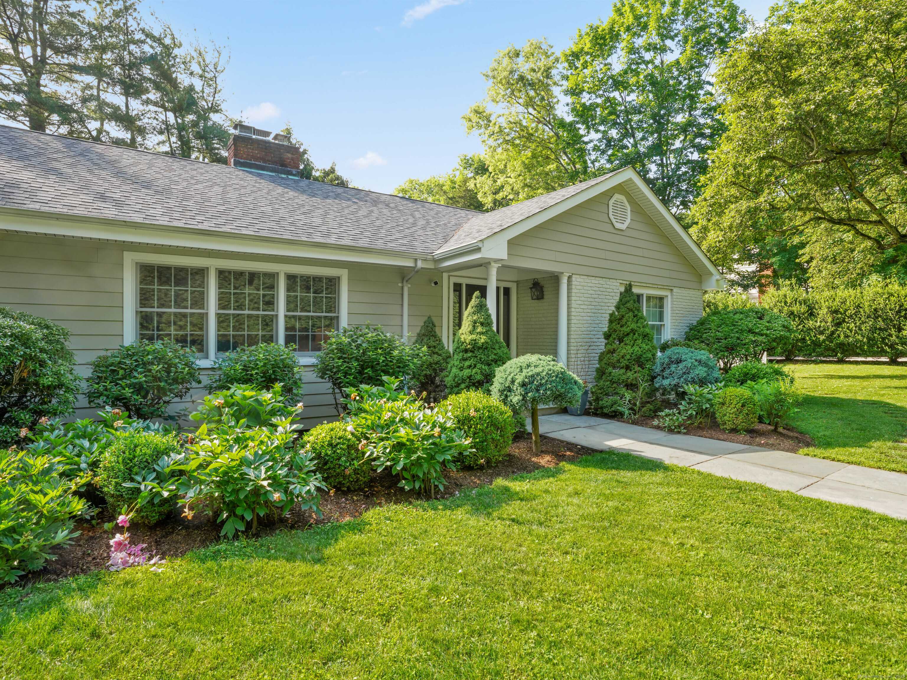 Darien, CT 06820,566 Hoyt Street