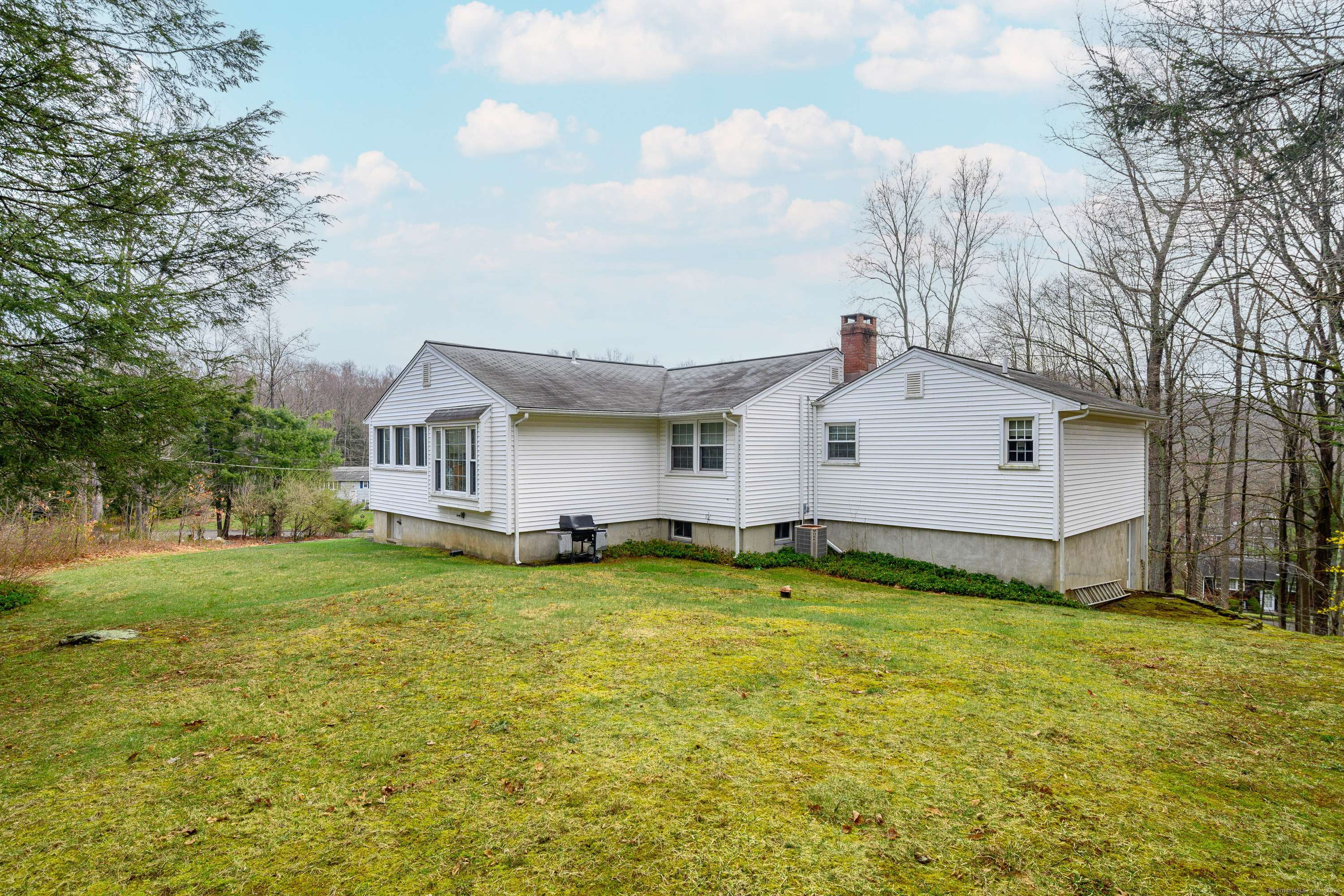 Danbury, CT 06810,7 Side Hill Lane