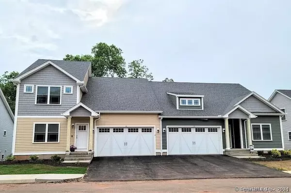 North Haven, CT 06473,4 Lombard Circle #4