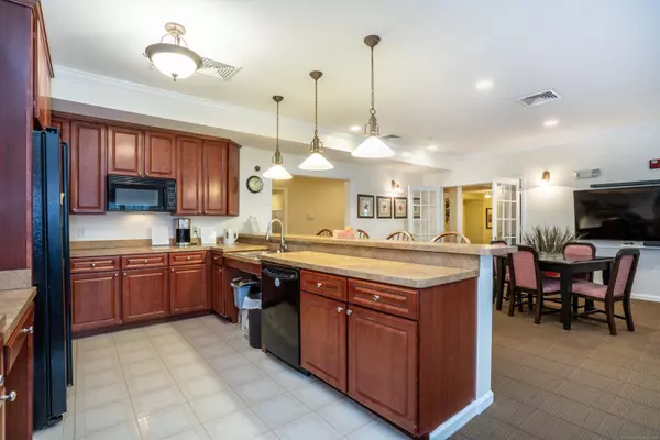 Simsbury, CT 06070,1 West Street #206
