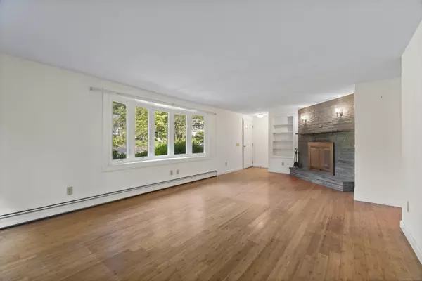 Groton, CT 06355,96 Dogwood Lane
