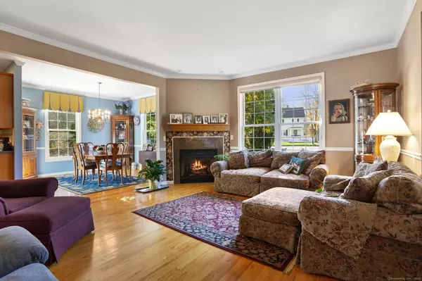 Trumbull, CT 06611,1 Village Drive #1