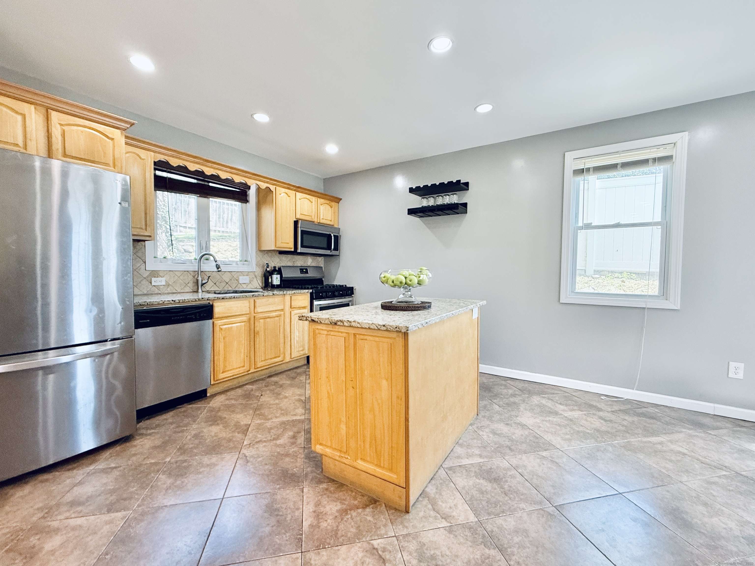Bridgeport, CT 06606,80 Moffitt Street