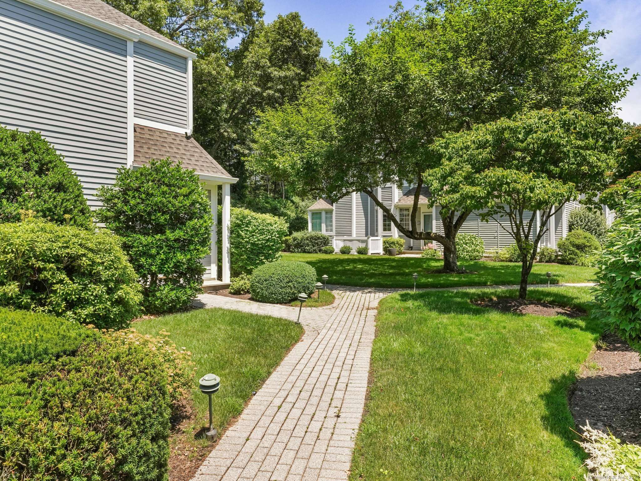 Darien, CT 06820,51 Hale Lane #51