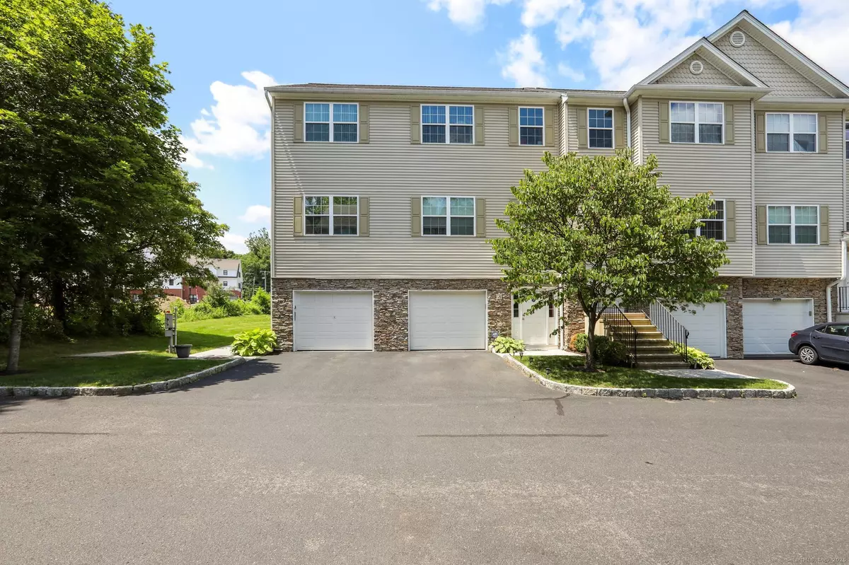 Brookfield, CT 06804,27 Riverview Court #27