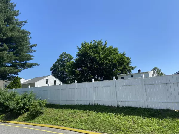 Danbury, CT 06810,5 Woodside Avenue #D41