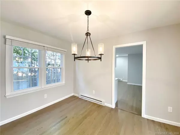 New Canaan, CT 06840,52 Vitti Street