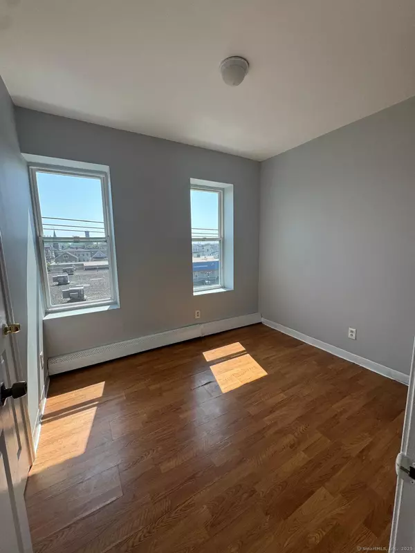 Bridgeport, CT 06608,1057 East Main Street #11