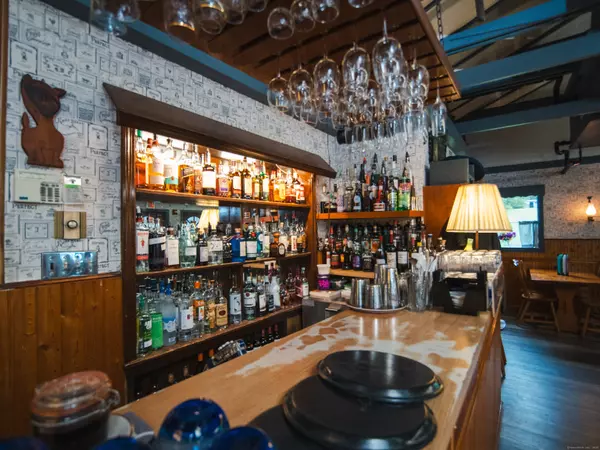 Woodbury, CT 06798,670 Main Street North