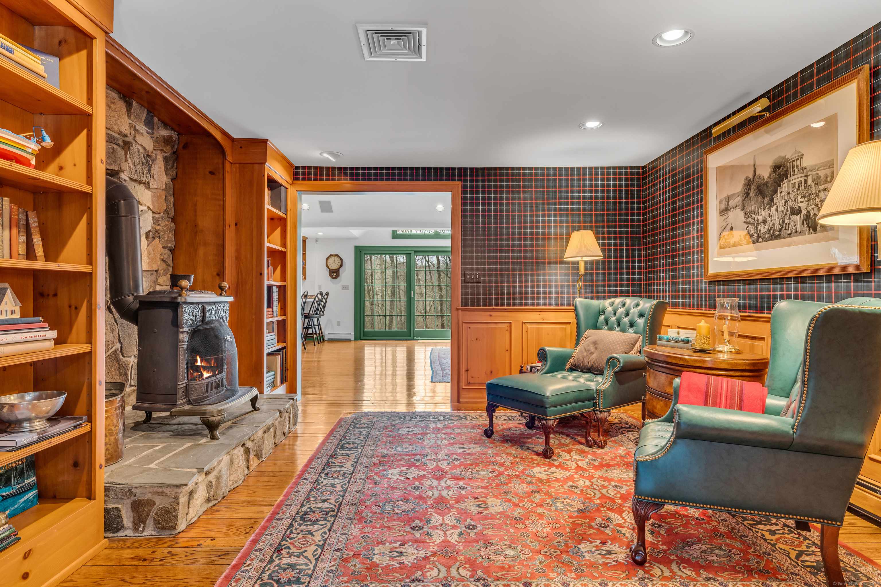 Guilford, CT 06437,604 West Lake Avenue