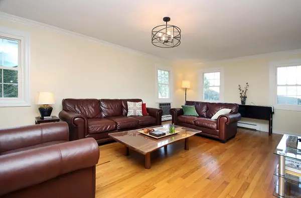 Fairfield, CT 06825,37 Lamplighter Lane