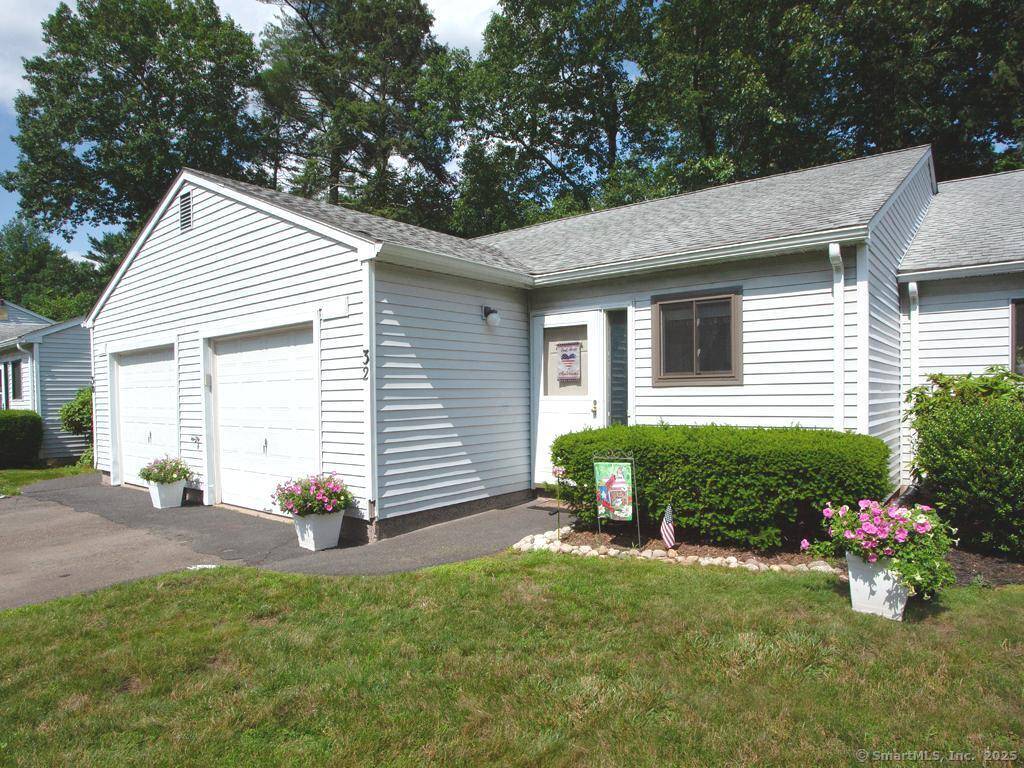 32 Knoll Lane #32, Simsbury, CT 06089