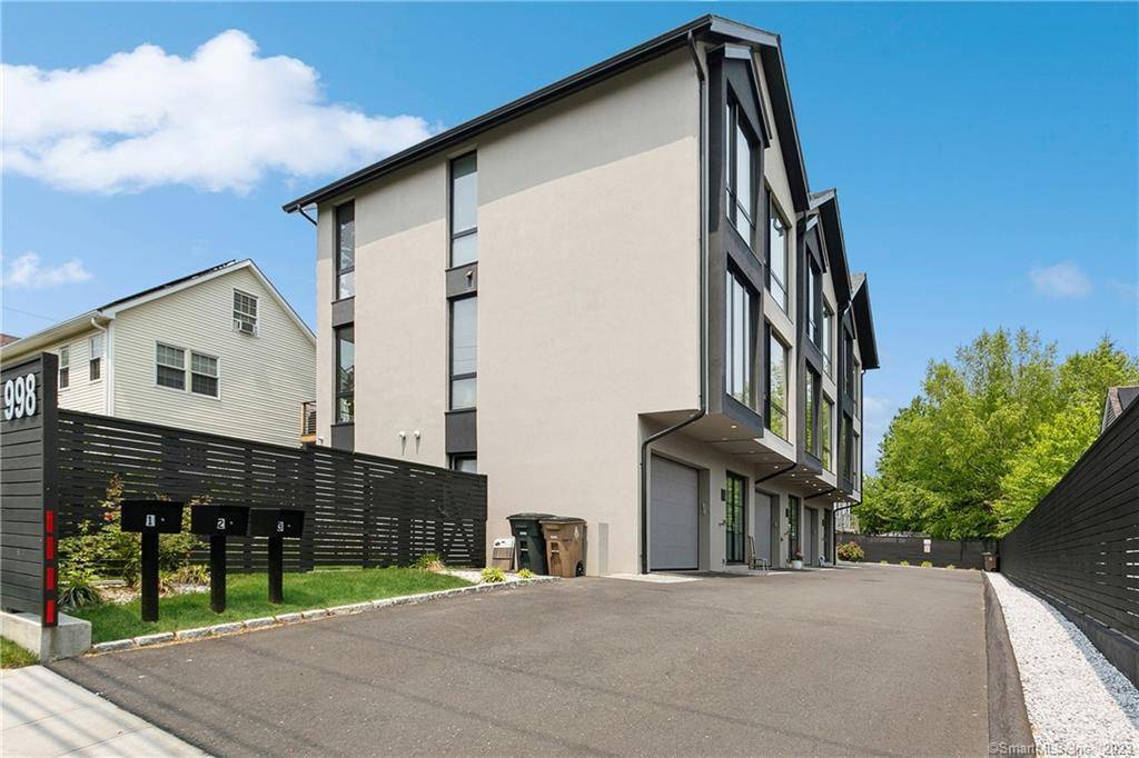 Stamford, CT 06902,998 Cove Road ##1