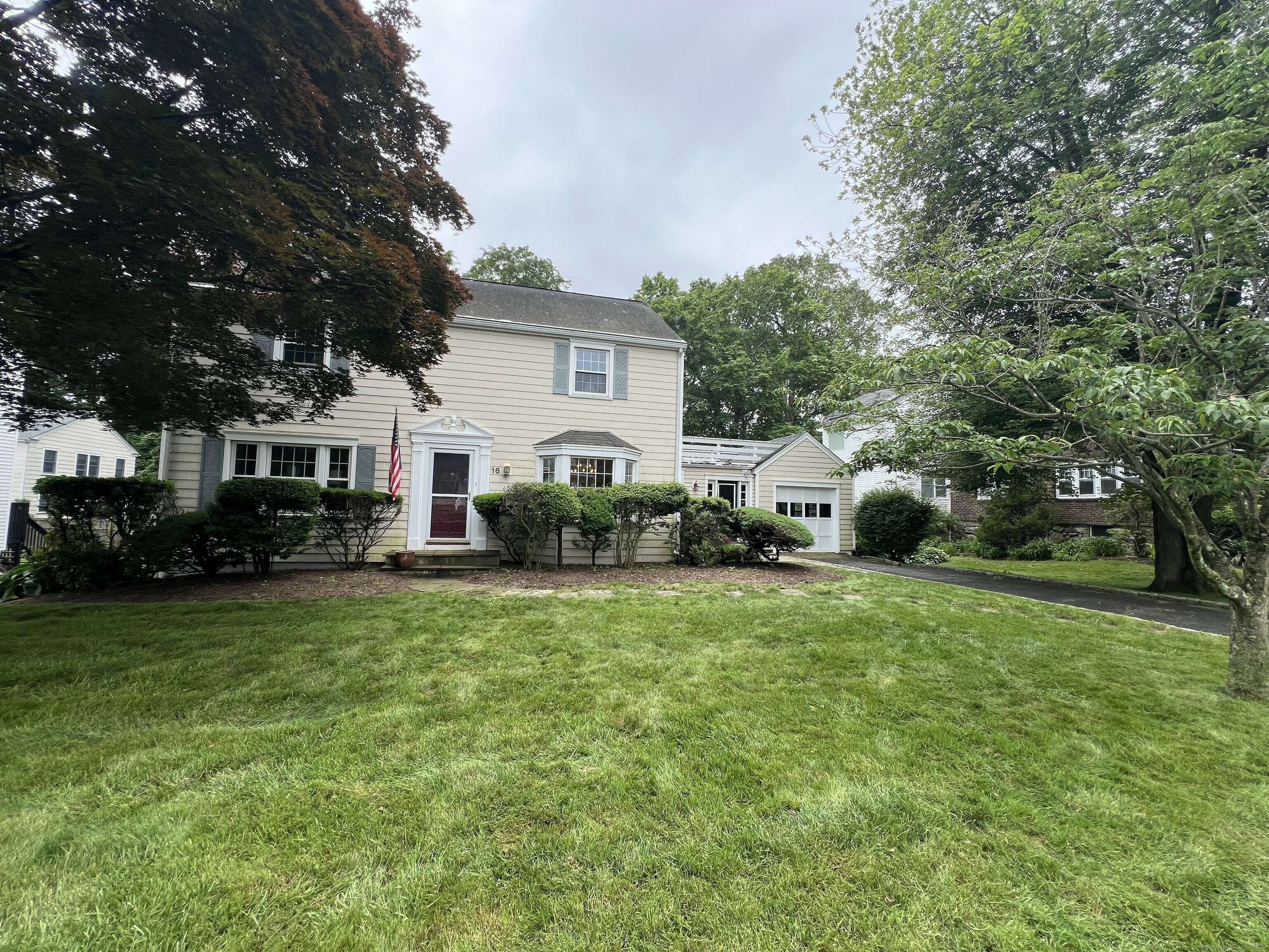 New Canaan, CT 06840,16 Grace Street