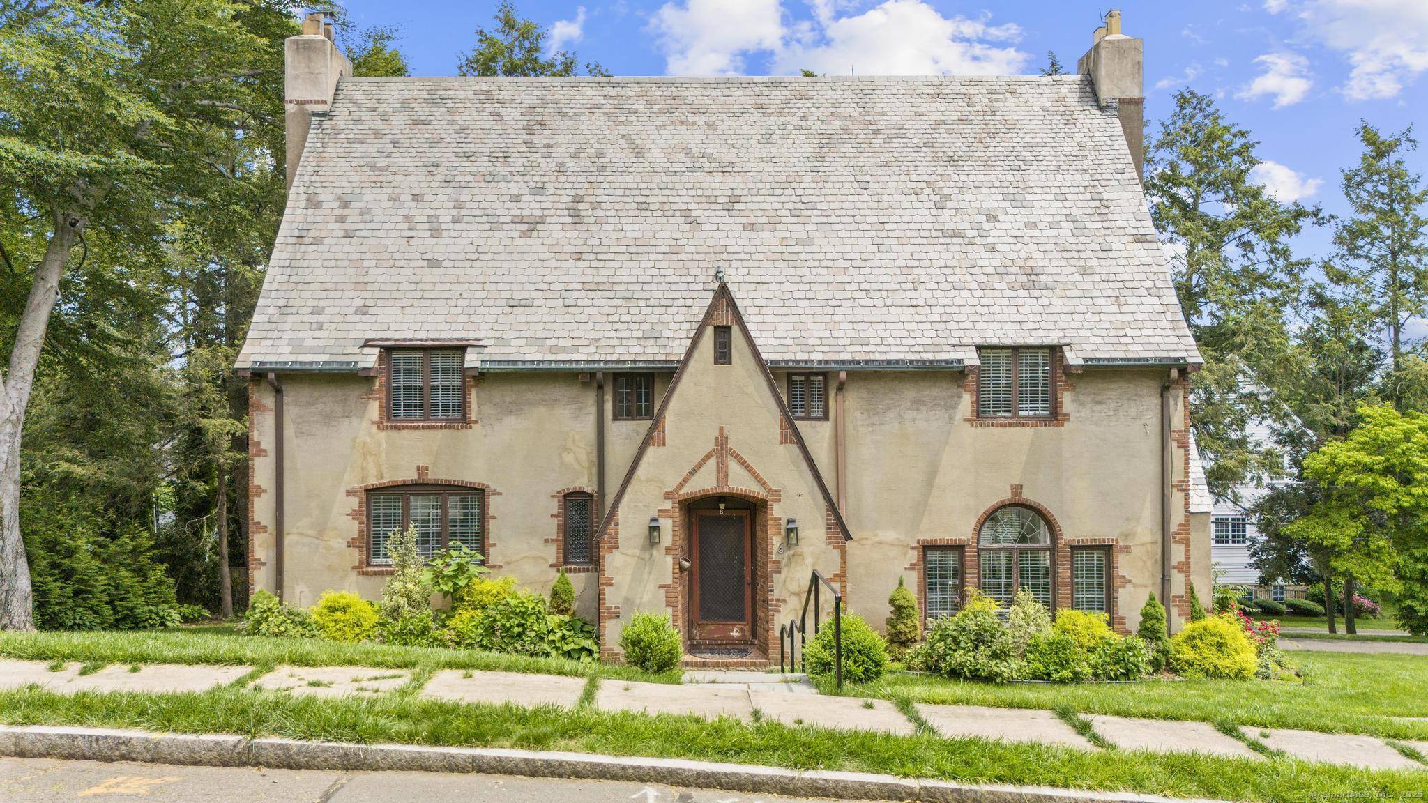 6 West Hill Drive, West Hartford, CT 06119