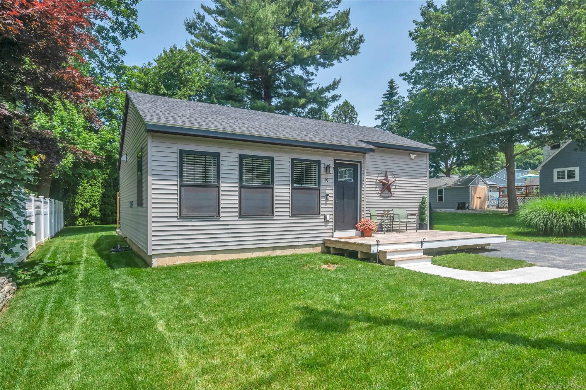 Waterford, CT 06385,10 1st Avenue